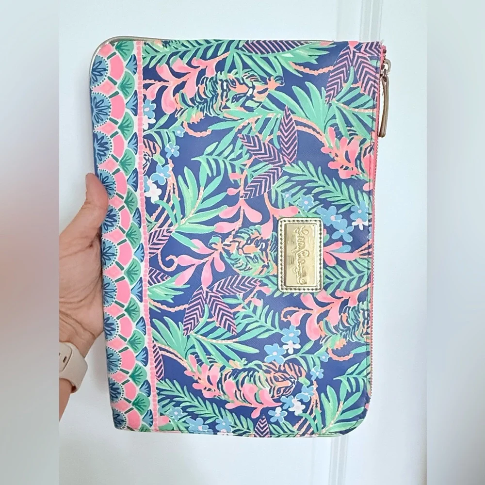 Lilly Pulitzer Tech Pouch How You Like Me Prowl NEW Tiger Tropical